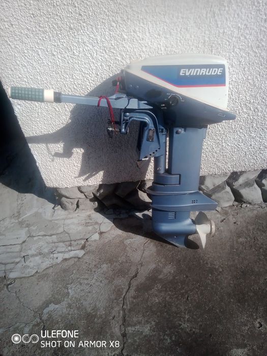 Лодочний мотор Evinrude