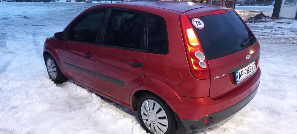 Ford Fiesta 1.4л. Автомат. Газ-бенз
