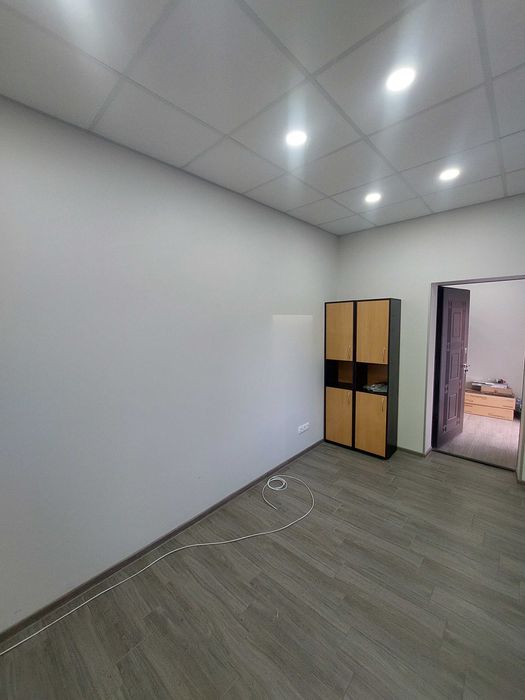 Оренда офісів (район Металургів., НДІОГАЗ) з окремим входом на 1 пов.