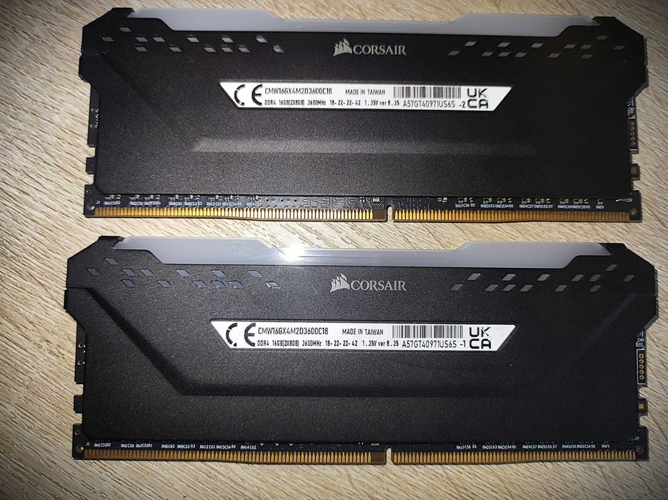 Vendo 16GB [2x8GB 3600MT/s] Memória Ram DDR4 Corsair Vengeance RGB PRO