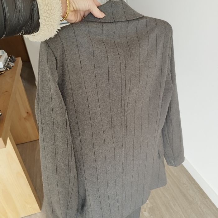 Fato cinzento às riscas da Lumina