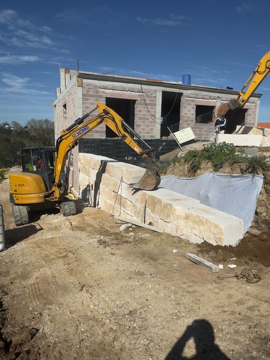 Construção de muros em pedra natural