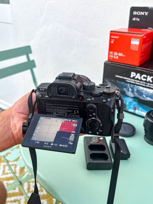 Sony Alpha A7 III + Objetiva FE 28-60mm + FE 50mm F1.8 + 2 Baterias | Estado Impecável