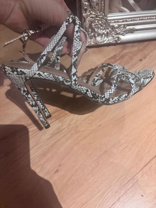 Sandałki na szpilce KAZAR