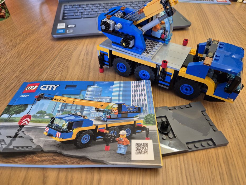 LEGO City 60324 - Żuraw samochodowy