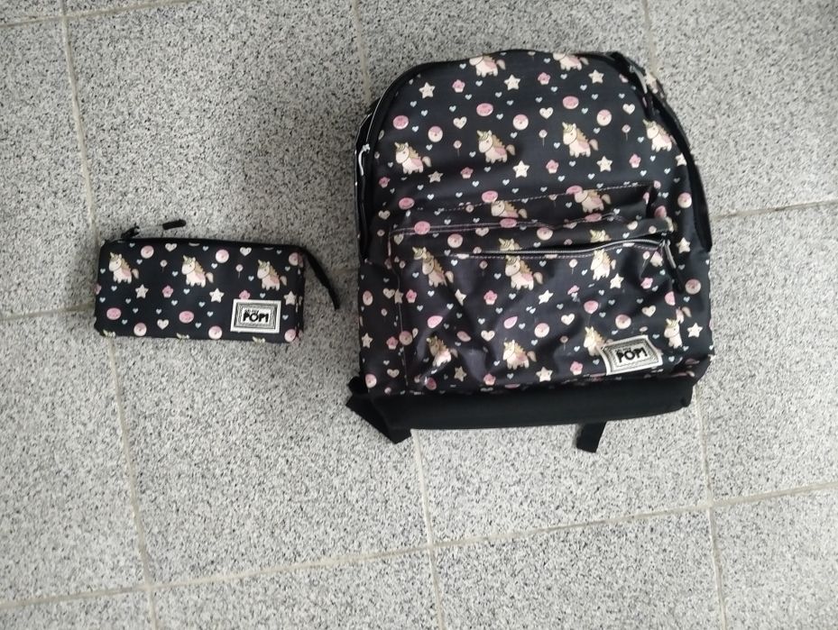 Mochila com porta lápis da Popi