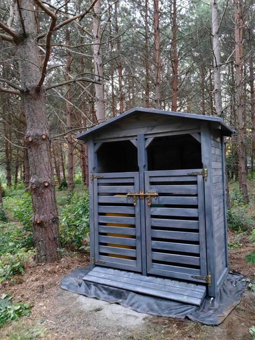 Wiata śmietnikowa drewniana 1,8x0,9m, zabudowa na kosz dach dwuspadowy