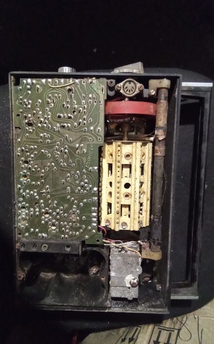 Радиоприемник  Vef 202 ( советский)