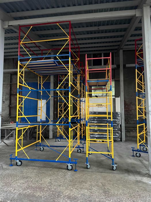 Подмості,пересувні драбини,огорожі,вишки,риштування