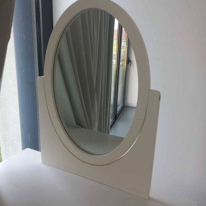 Dressing table with mirror, drawers, and stool64551785401474122