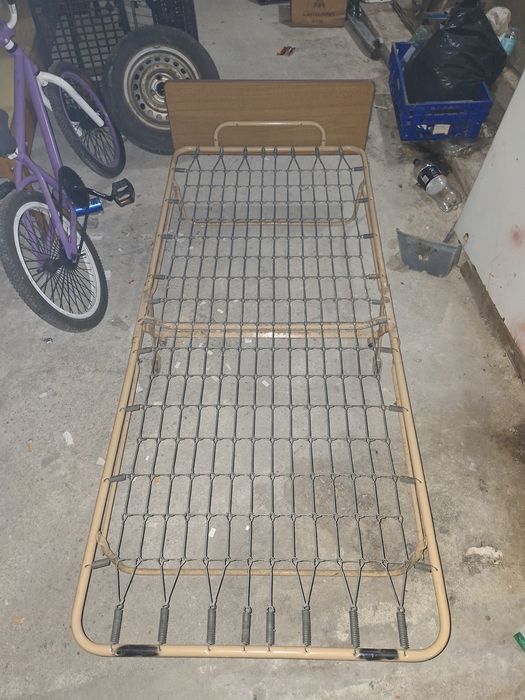 Vendo cama de solteiro dobrável antiga