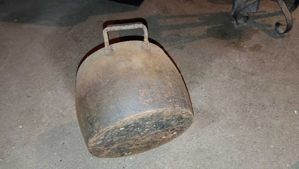 Púcara antiga em ferro fundido