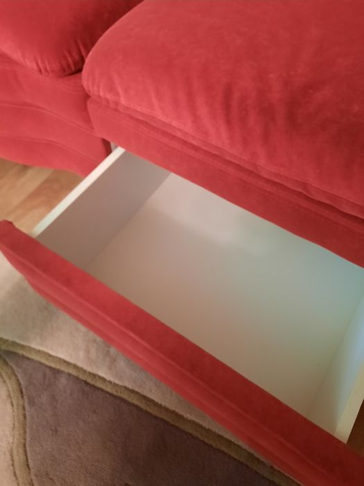 Мебель для гостиной, уголок,кресло,2 пуфика,журнальный столик