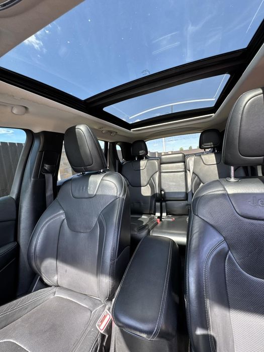 Продам Jeep Cherokee 3.2 бензин 2018р.