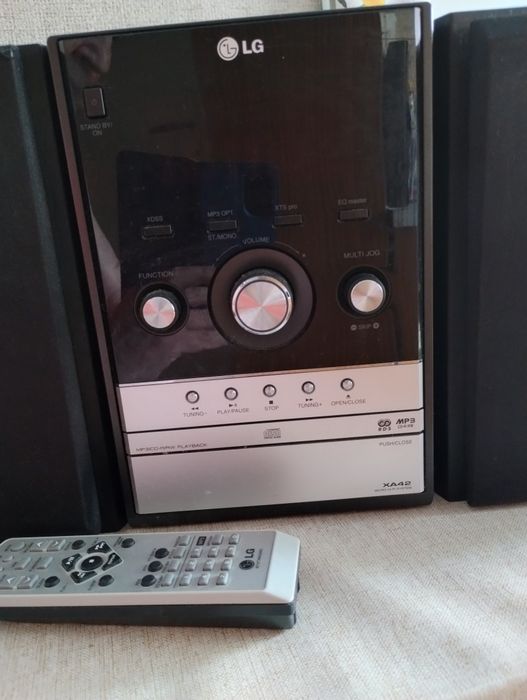 Wieża stereo LG z glosnikami