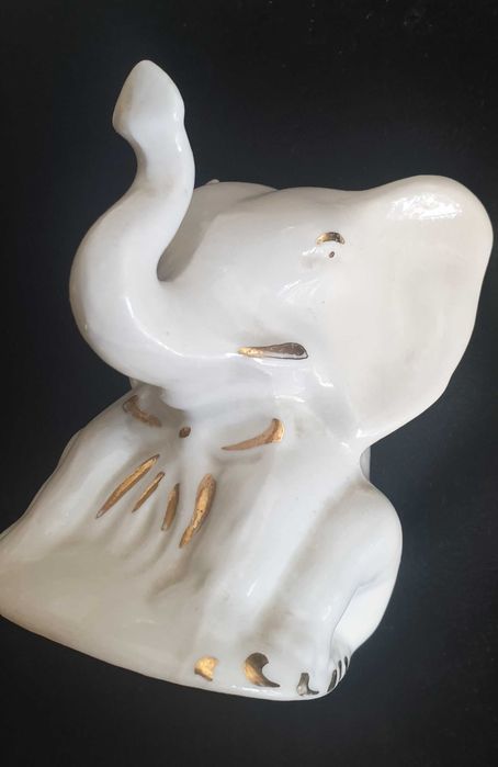 Stary porcelanowy słoń