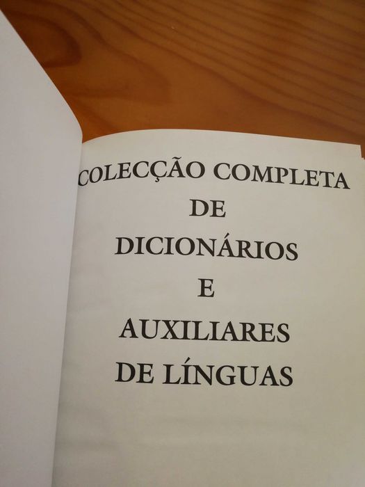 Coleção Dicionários e Auxiliares de Línguas - Conjunto 33€