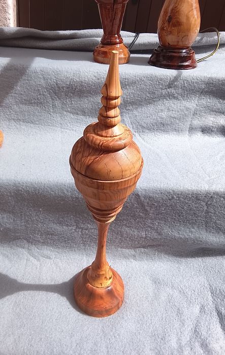 Copo de madeira de oliveira decorativo