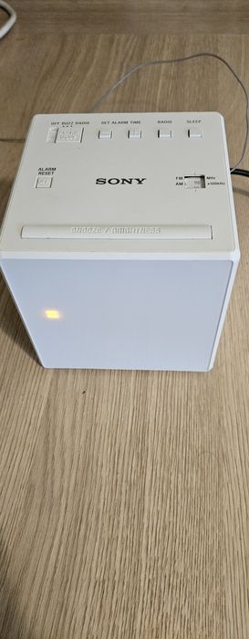 Radiobudzik Sony