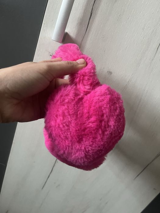 Пухнасті рожеві навушники