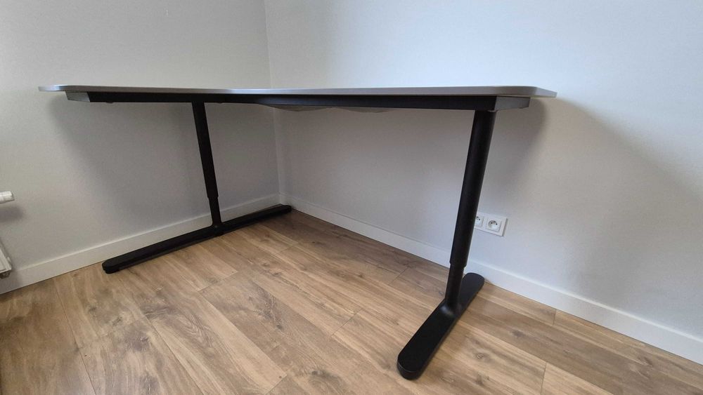 Narożne biurko Bekant Ikea