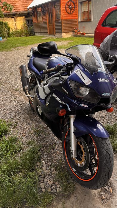 Yamaha r6 2002.