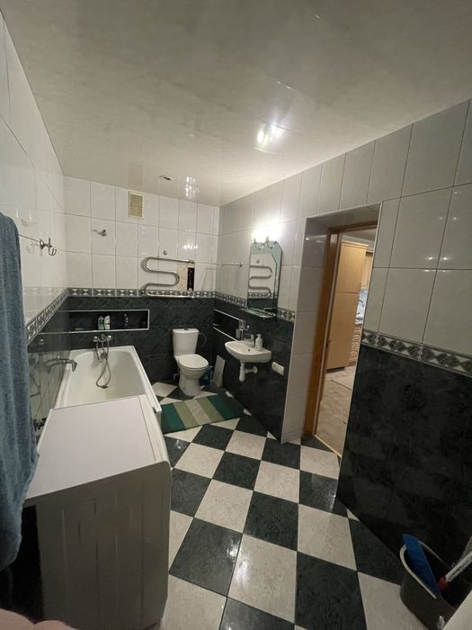 Квартира 4 кімнатна з меблями