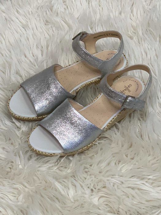 Шкіряні босоніжки