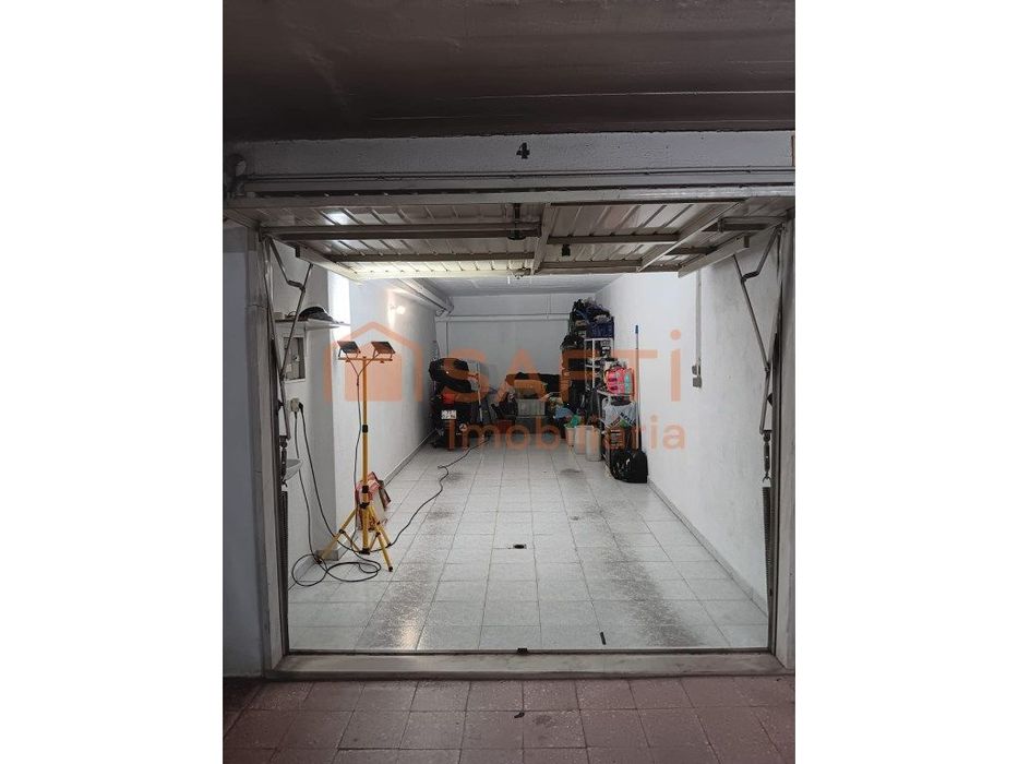 Garagem para venda no centro do Cacém