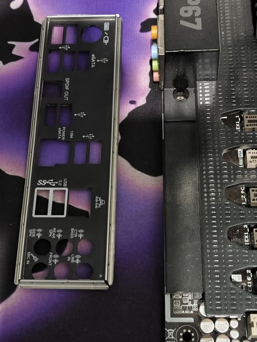 Материнська плата ASUS Sabertooth p67+Intel core i7 2600+6 gb озп.