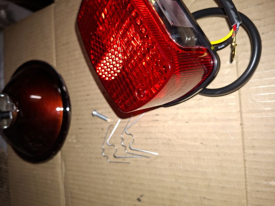 Nowy zestaw naprawczy lampy przod+ tył+sprezynki wsk 125/175