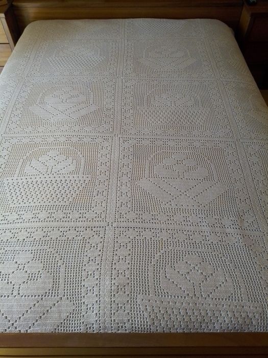 Colcha de crochê feita a mão