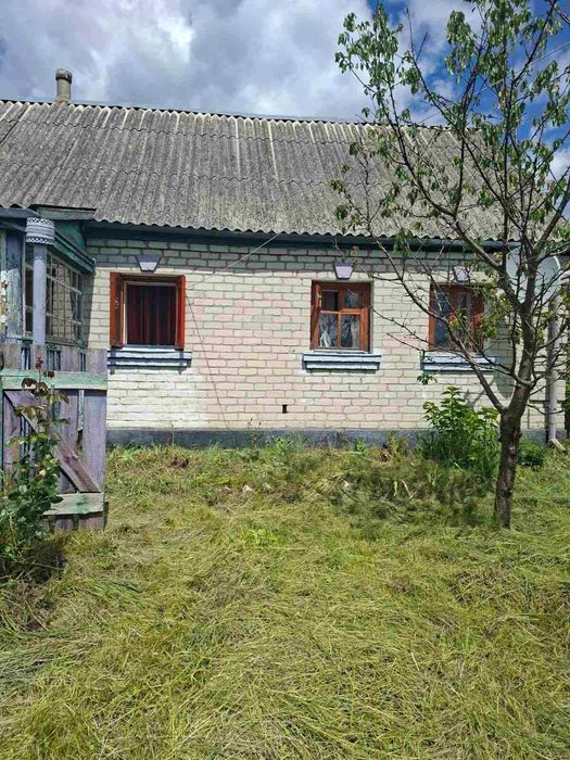 Продається будинок у мальовничому селі Троянів!