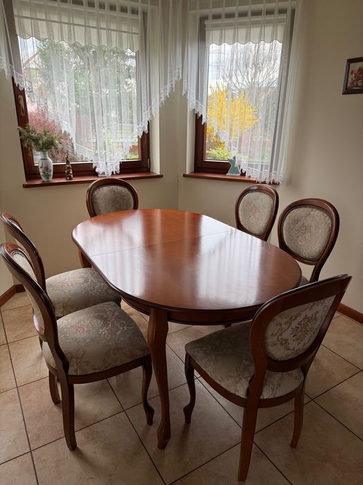 Stół i krzesła z litego drewna