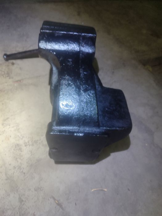 Тиски слесарные 120 с наковальней