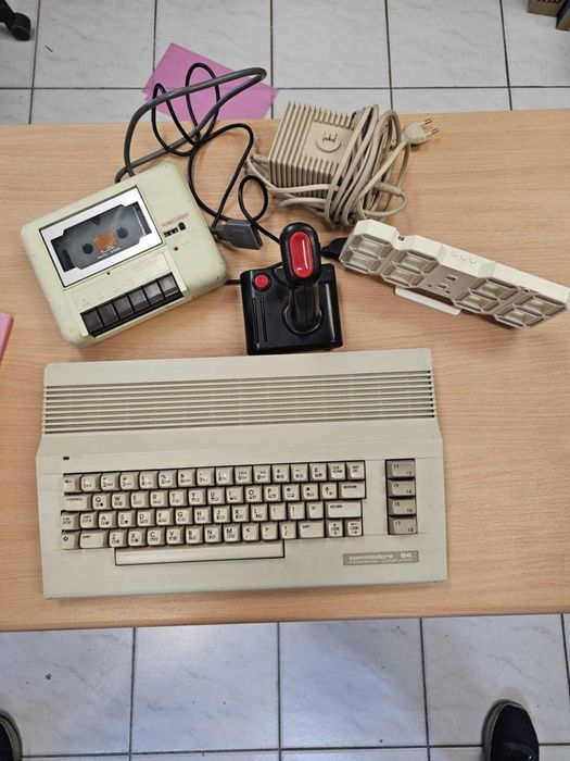 Commodore 65 z gratisem