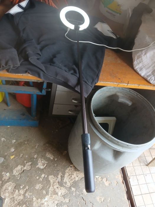 bastão de selfie com tripé e anel de luz LED