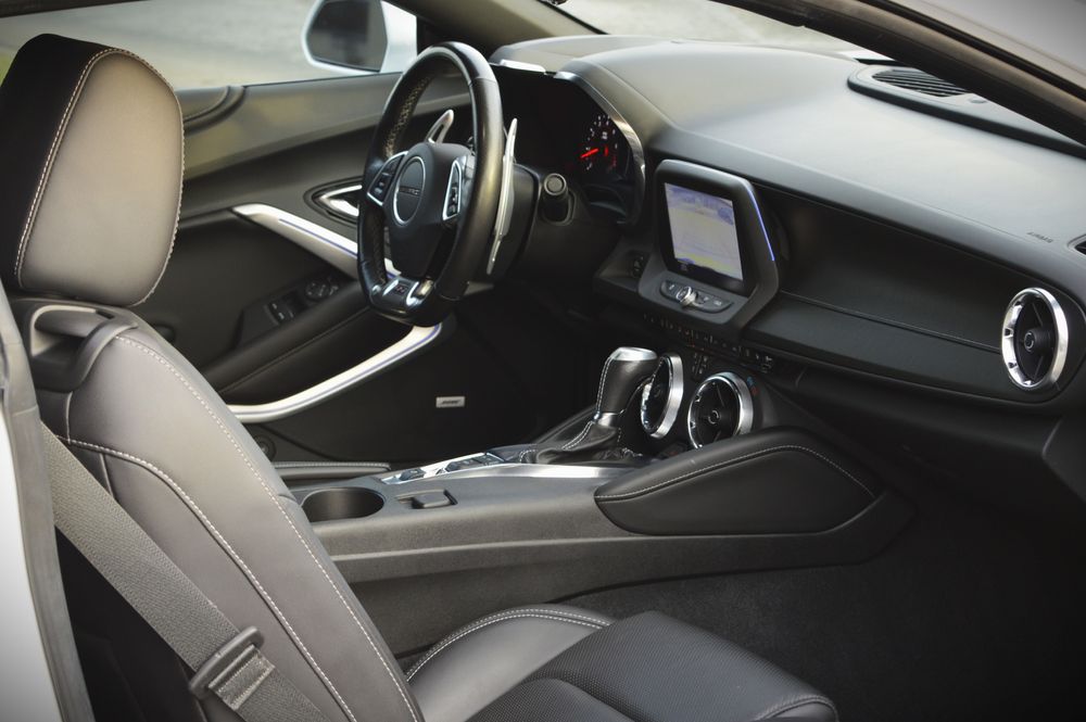 Wynajem Chevrolet Camaro SS 6.2 V8 WYDECH wypożyczalnia samochodów