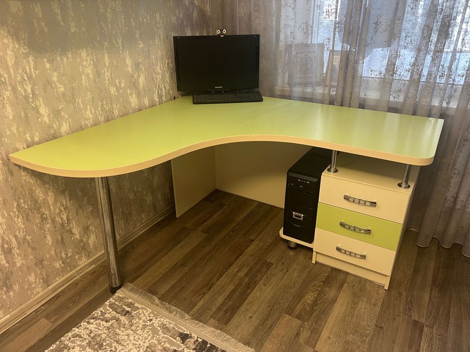 Продам Стол компьютерный