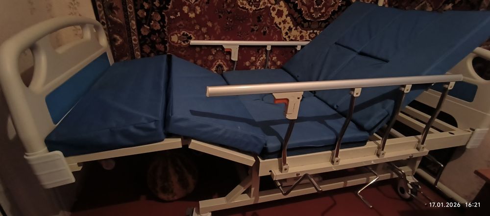 Ліжко медичне для тяжких хворих з туалетом