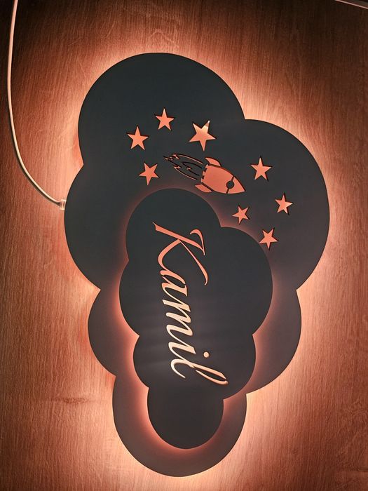 Lampa ścienna LED z grawerem imienia Kamil