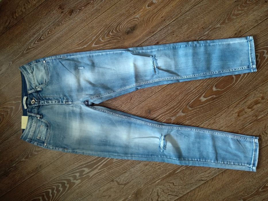Джинсы новые.    .