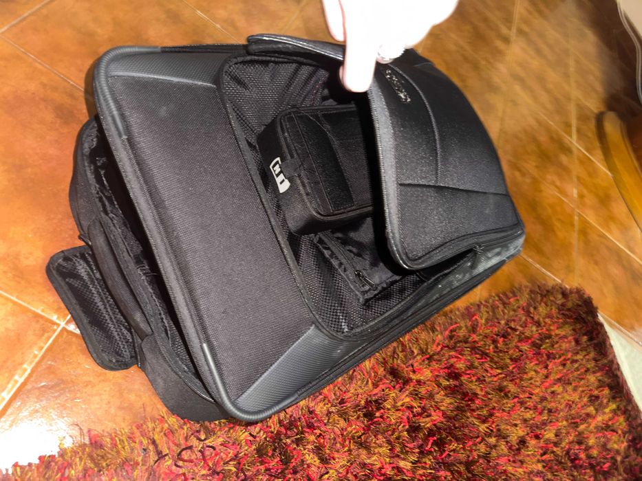 Mala UDG DJ transporte de Controladoras + PC, com estojo para cabos