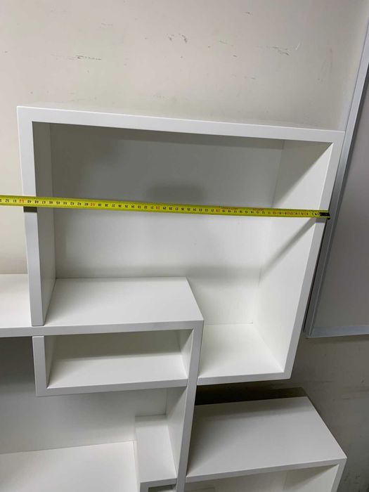 Estante de parede feita por encomenda  em MDF \ lacada a branco