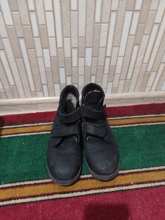 Отдам бесплатно ботинки