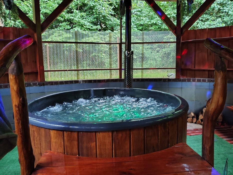 Domek z balią i salą na imprezy i przyjęcia