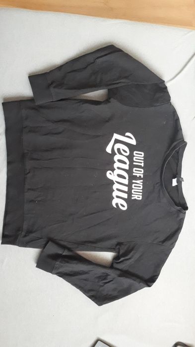 Czarna bluza z napisem S