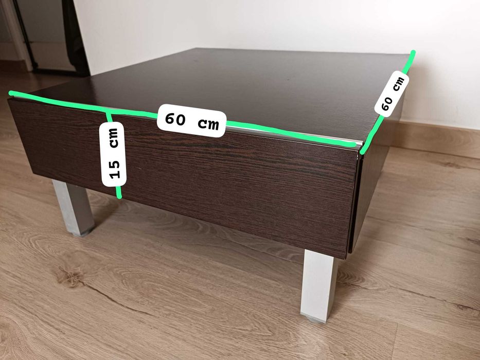 Conjunto de cama com mesas de cabeceira
