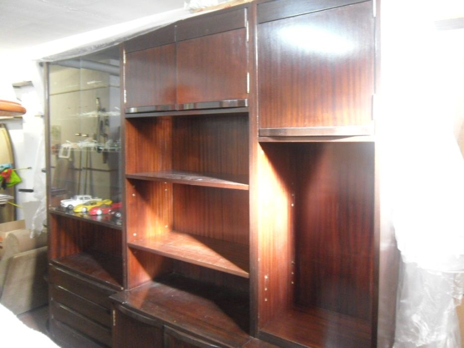 Móvel em mogno único, pois foi mandado fazer.