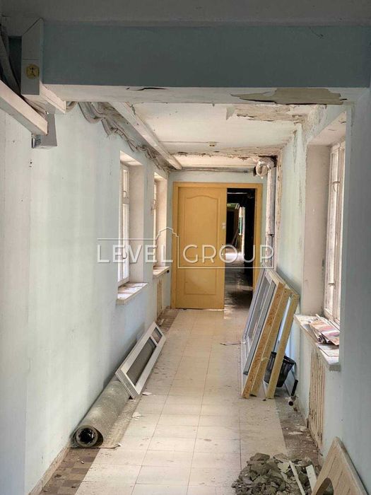 Продаж окремої будівлі на великій земельній ділянці на Старій Дарниці